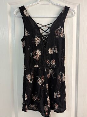 Kendall & Kylie Black Floral V-Neck Lace-Up Mini Dress Romper